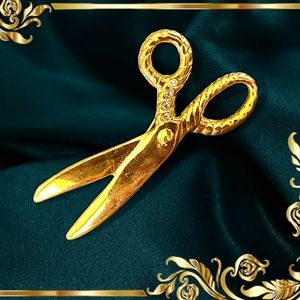 Elegant Gold Scissors Brooch